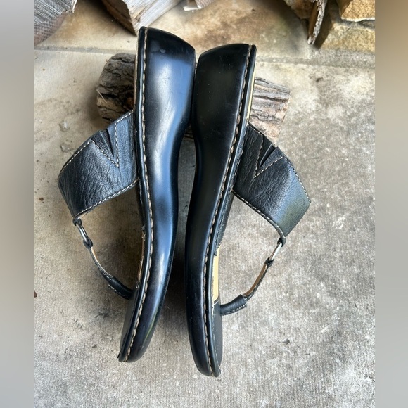 BOC Born black leather thong t strap sandal Sz-7M. C - Picture 3 of 11